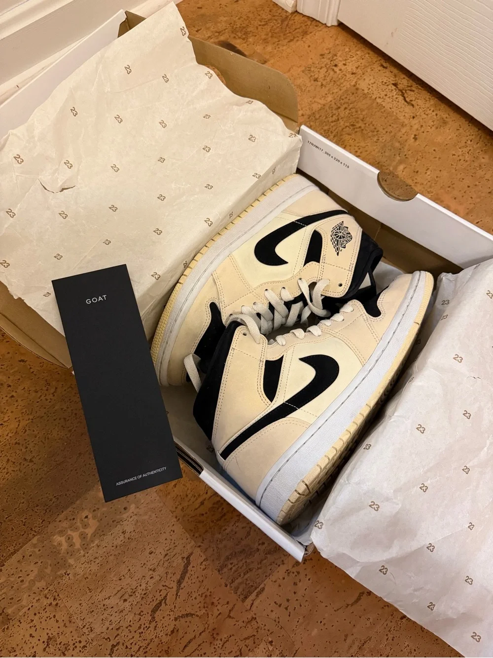 Wmns Air Jordan 1 Mid 'Barely Orange' With Box